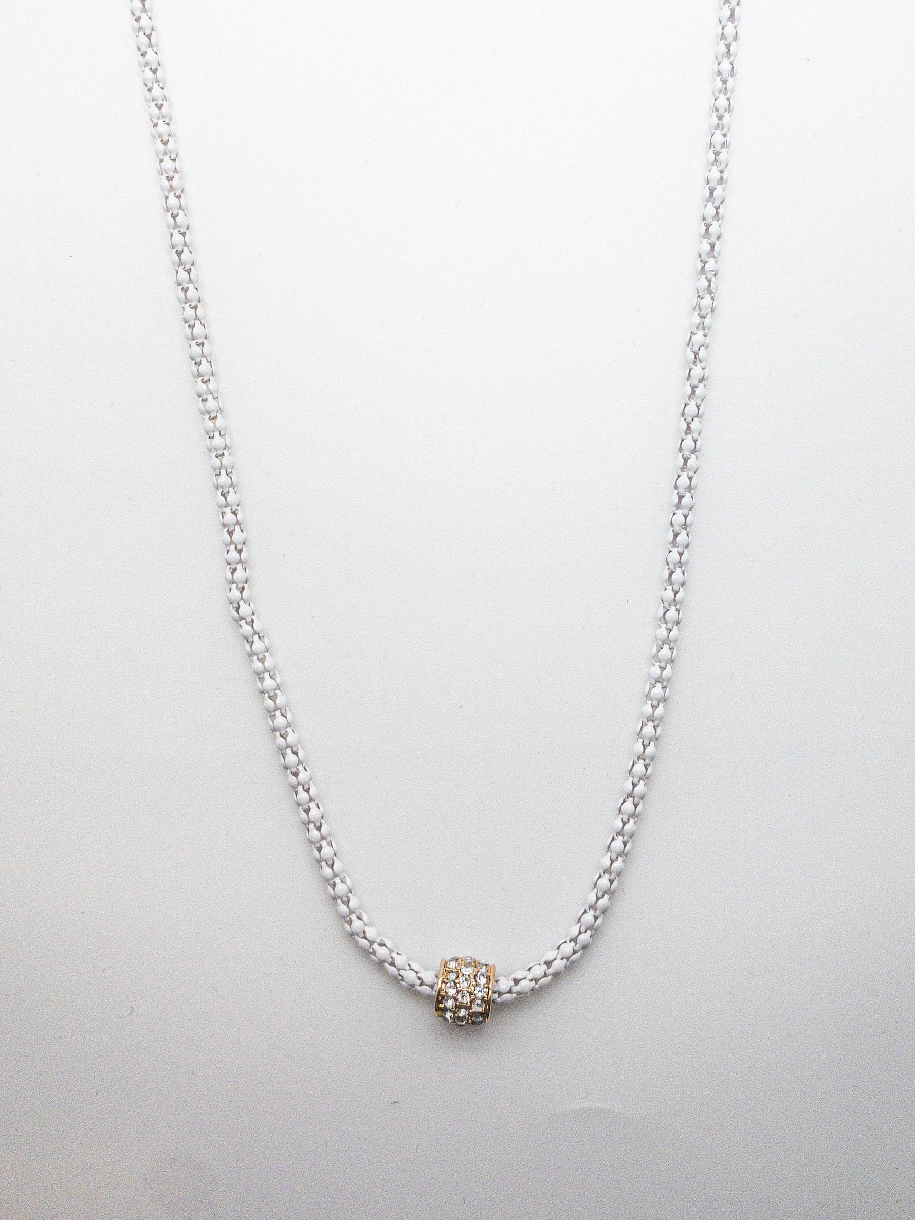 Scarlett necklace in white