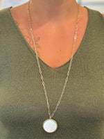 Mother of pearl long necklace in gold