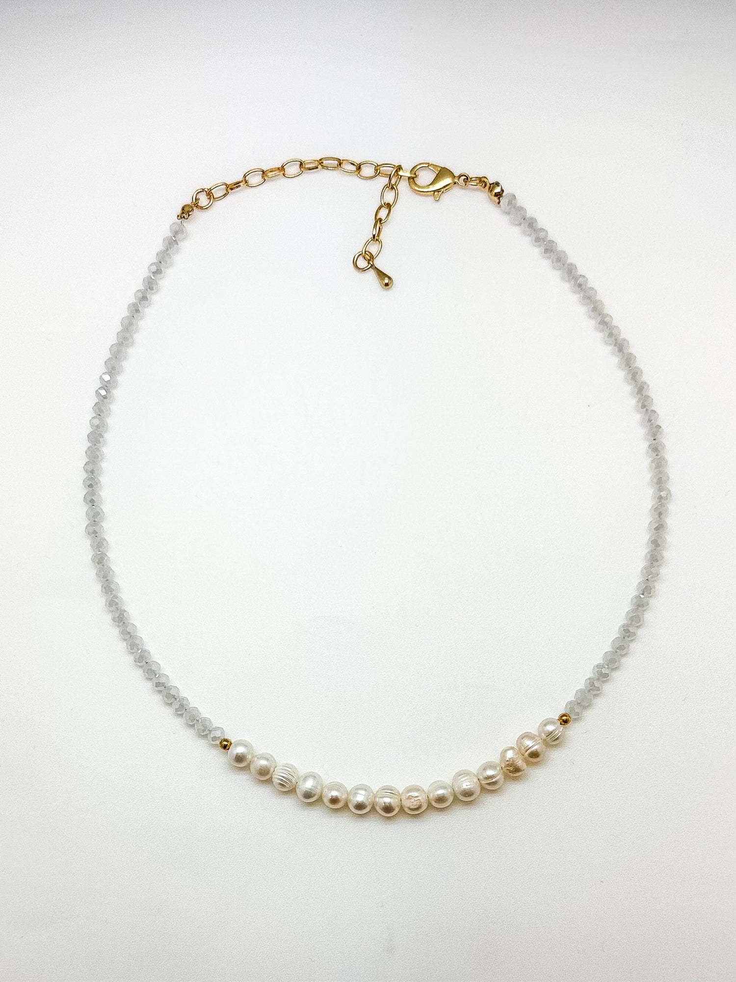 Hosanna necklace in white