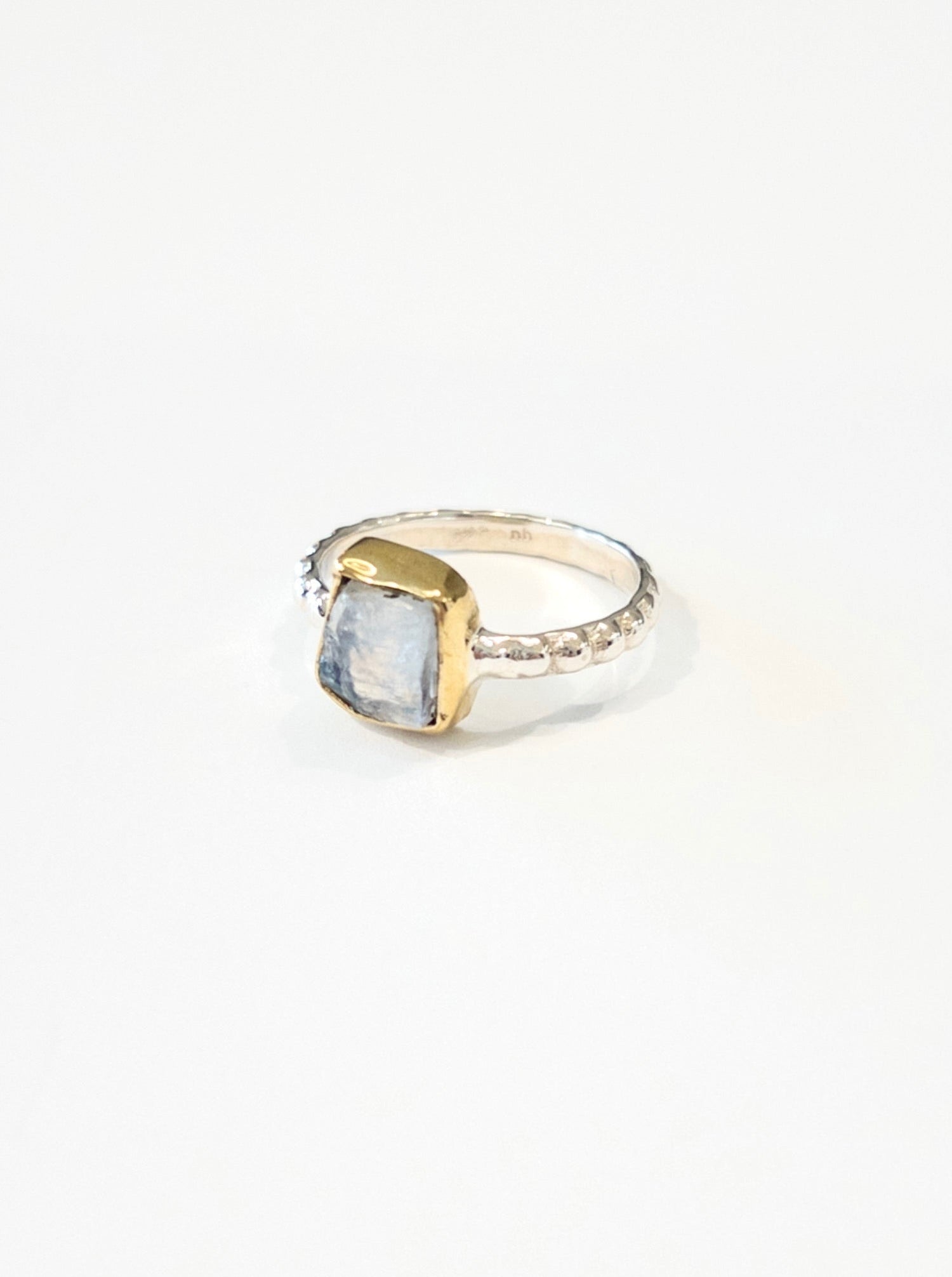 Lily Rough Moonstone nh Ring