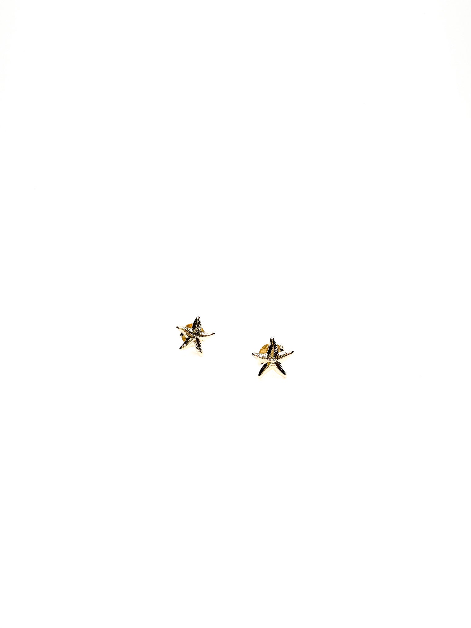 gold textured starfish stud earrings