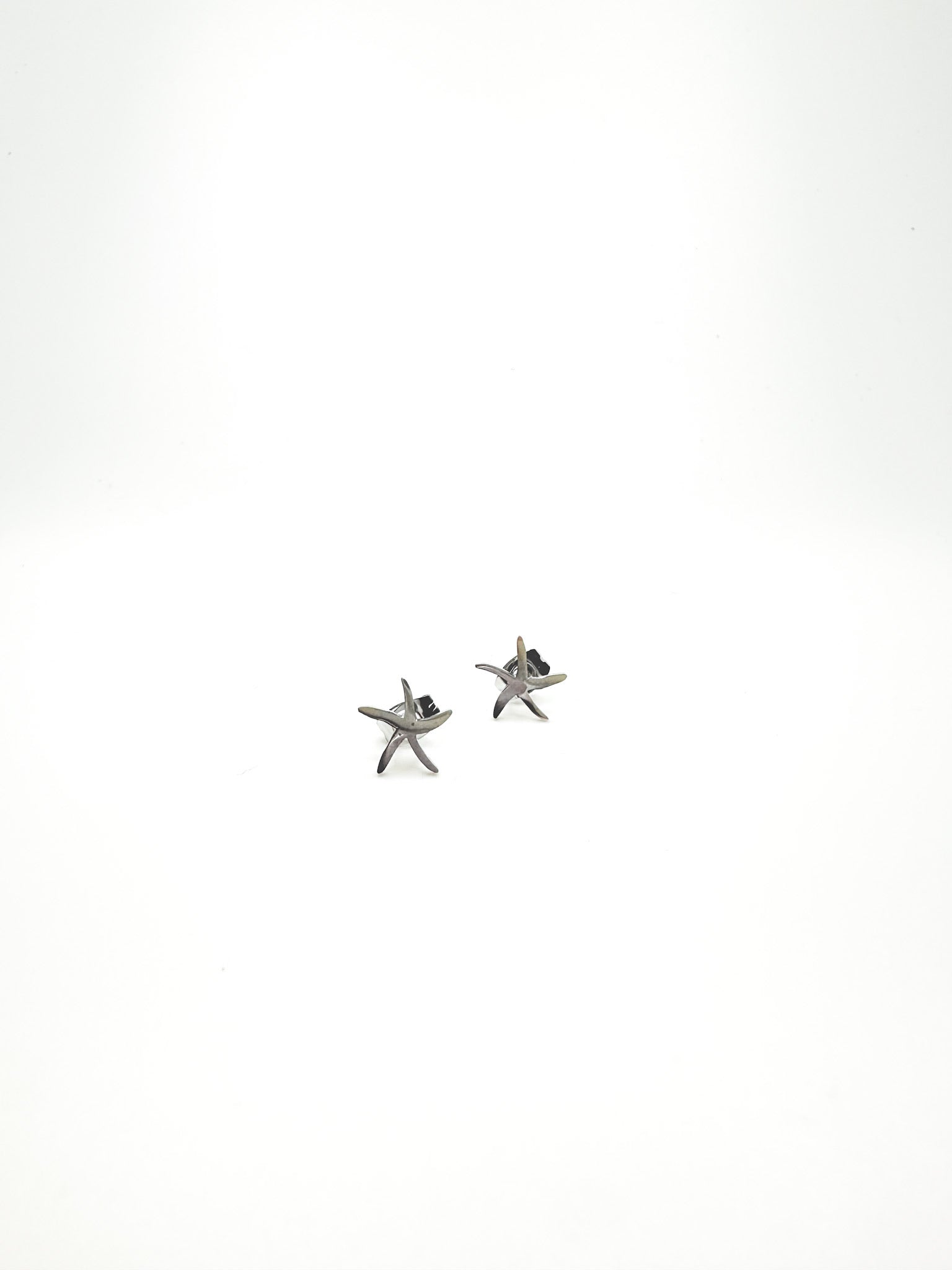 silver matte starfish stud earrings
