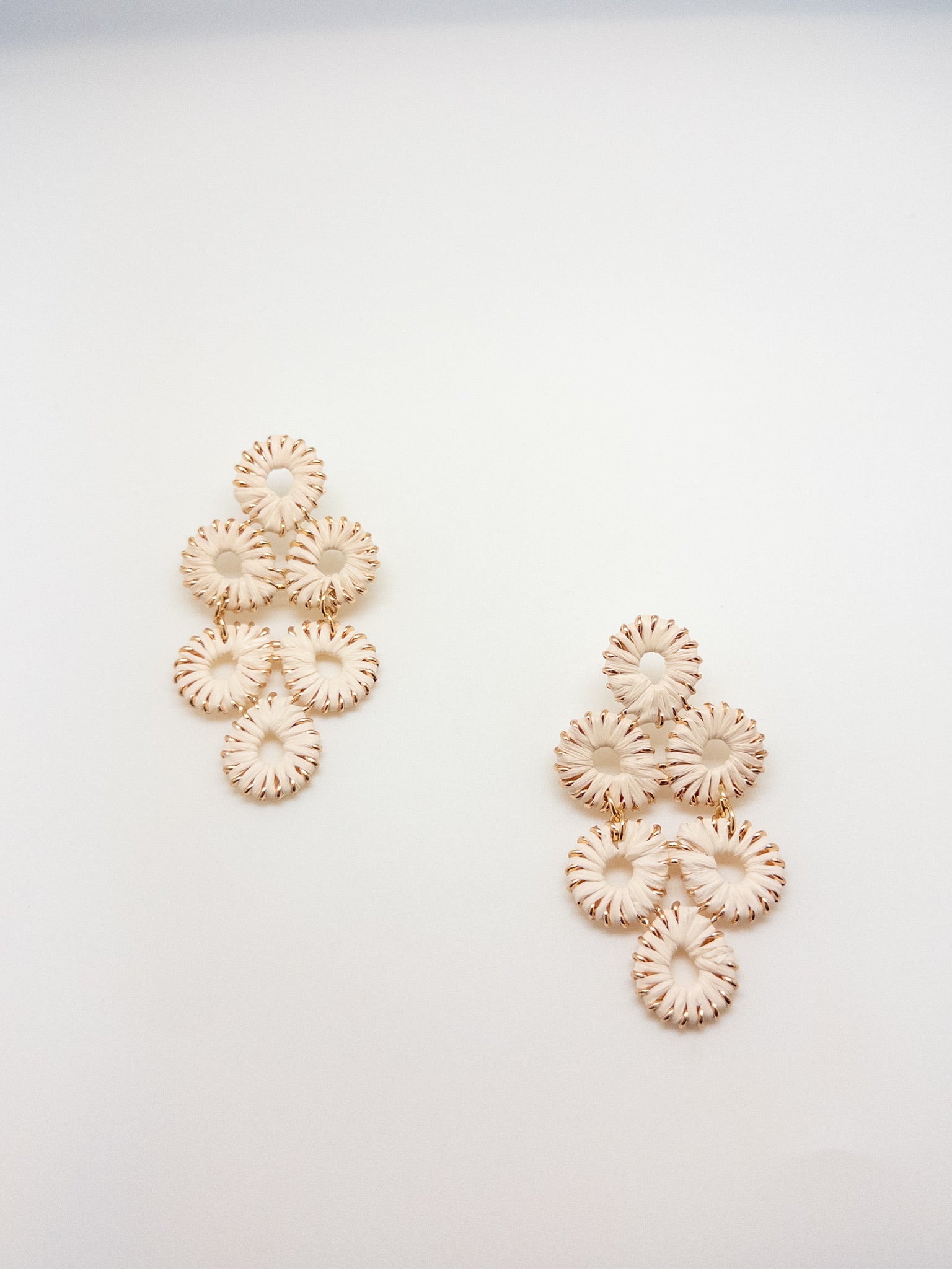 Dangling Beige Earrings 