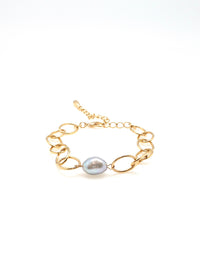 Grey pearl on a wide loop chain bracelet. adjustable