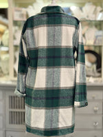 Back of women’s green plaid shacket, lightweight fall layering jacket.