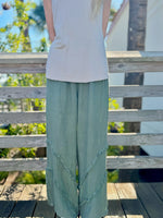 Front view on Tia Linen pants in green Made in Italy
