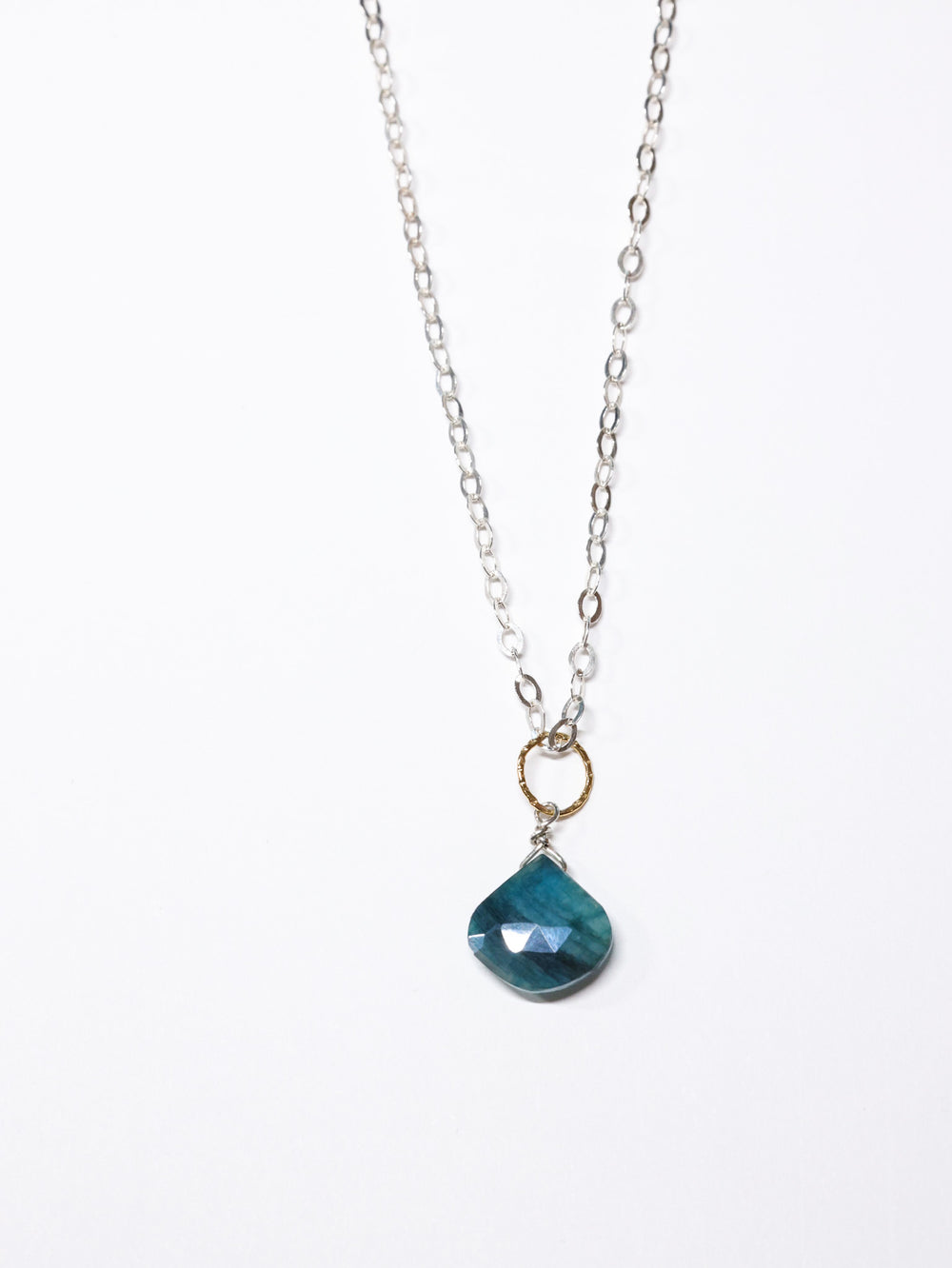 Necklace with 2 tone detail