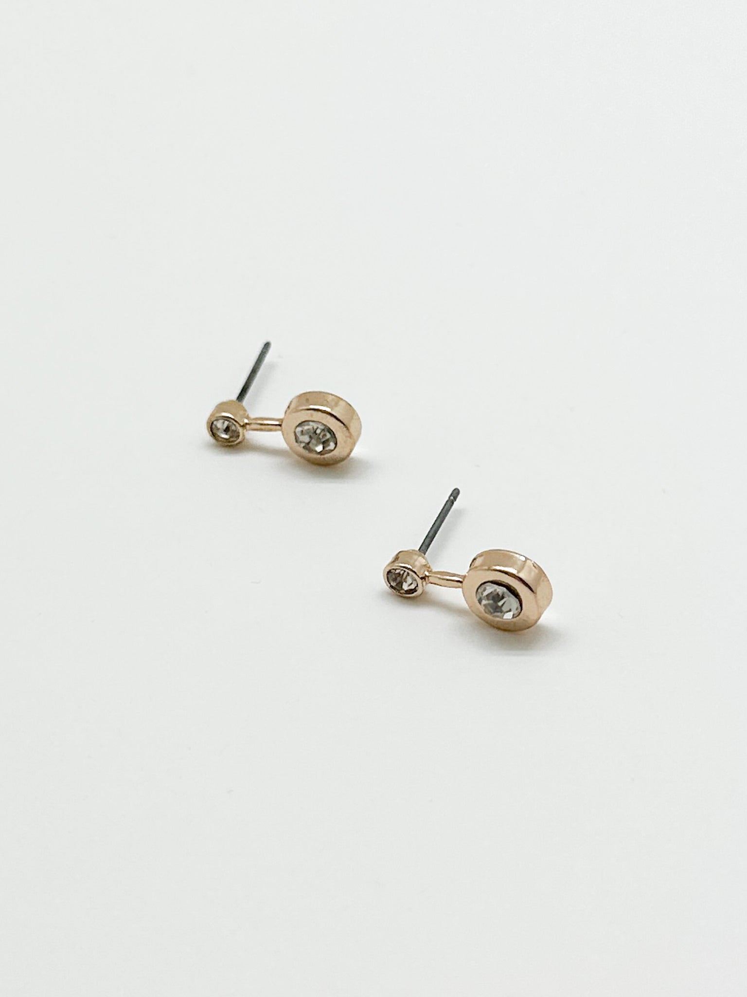 Karen stud earrings with tiny crystals gold