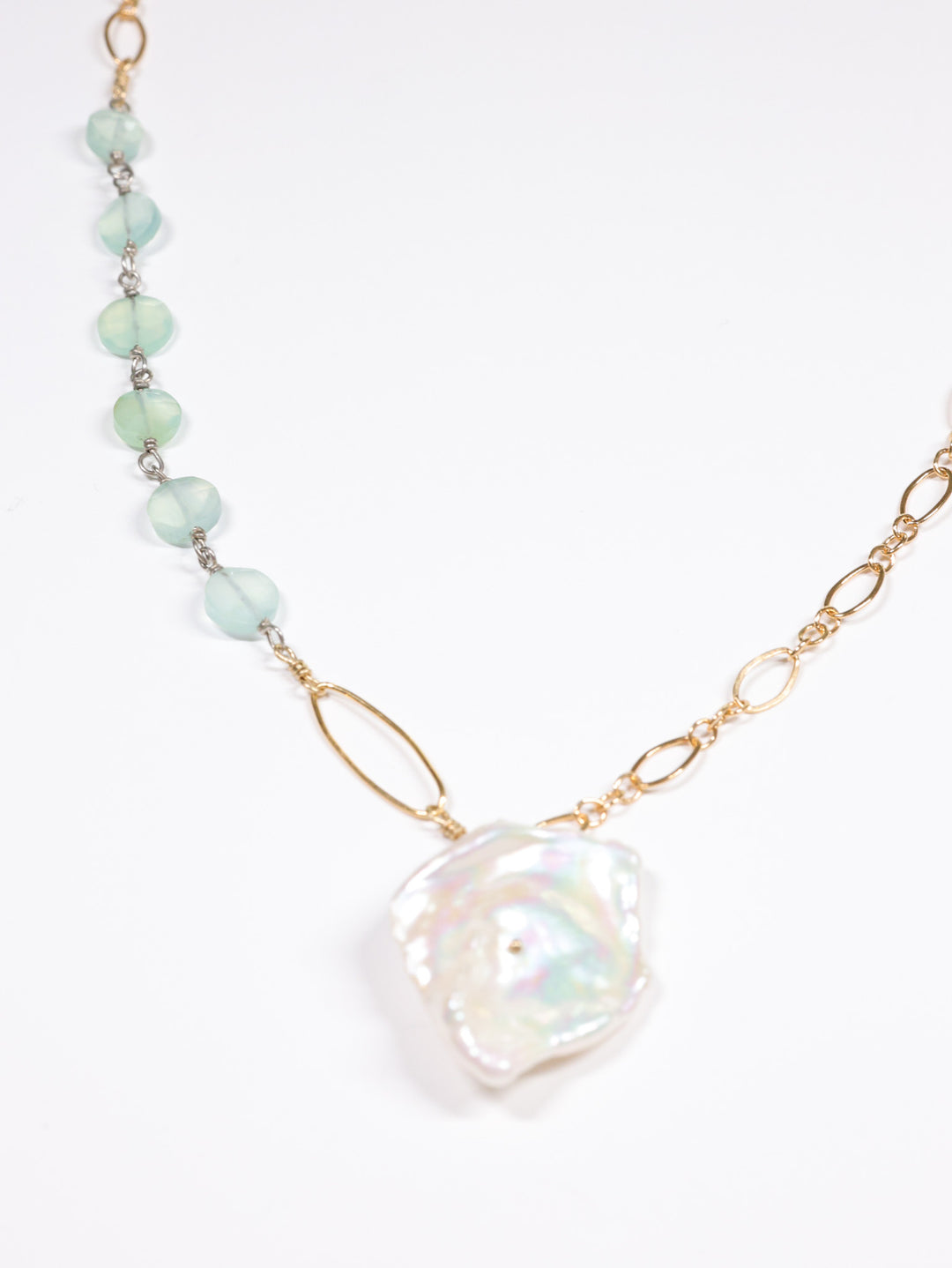 Magnolia Keshi freshwater pearl nh necklace in gold