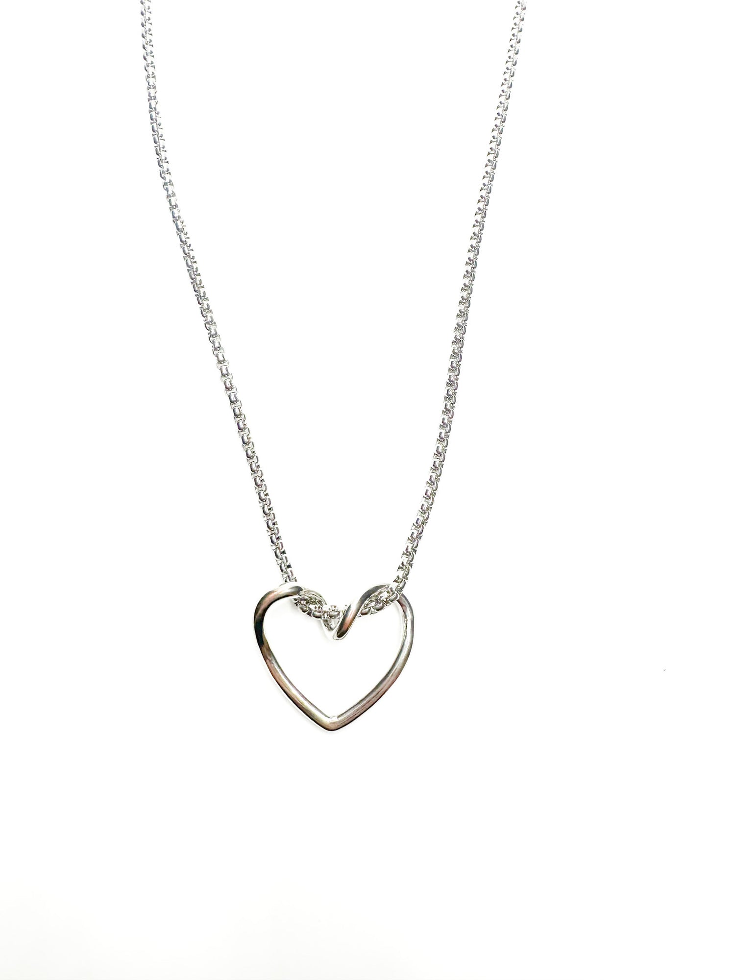 Lila Heart Necklace in Silver