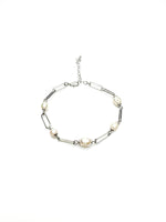 Silver bracelet with pearls 