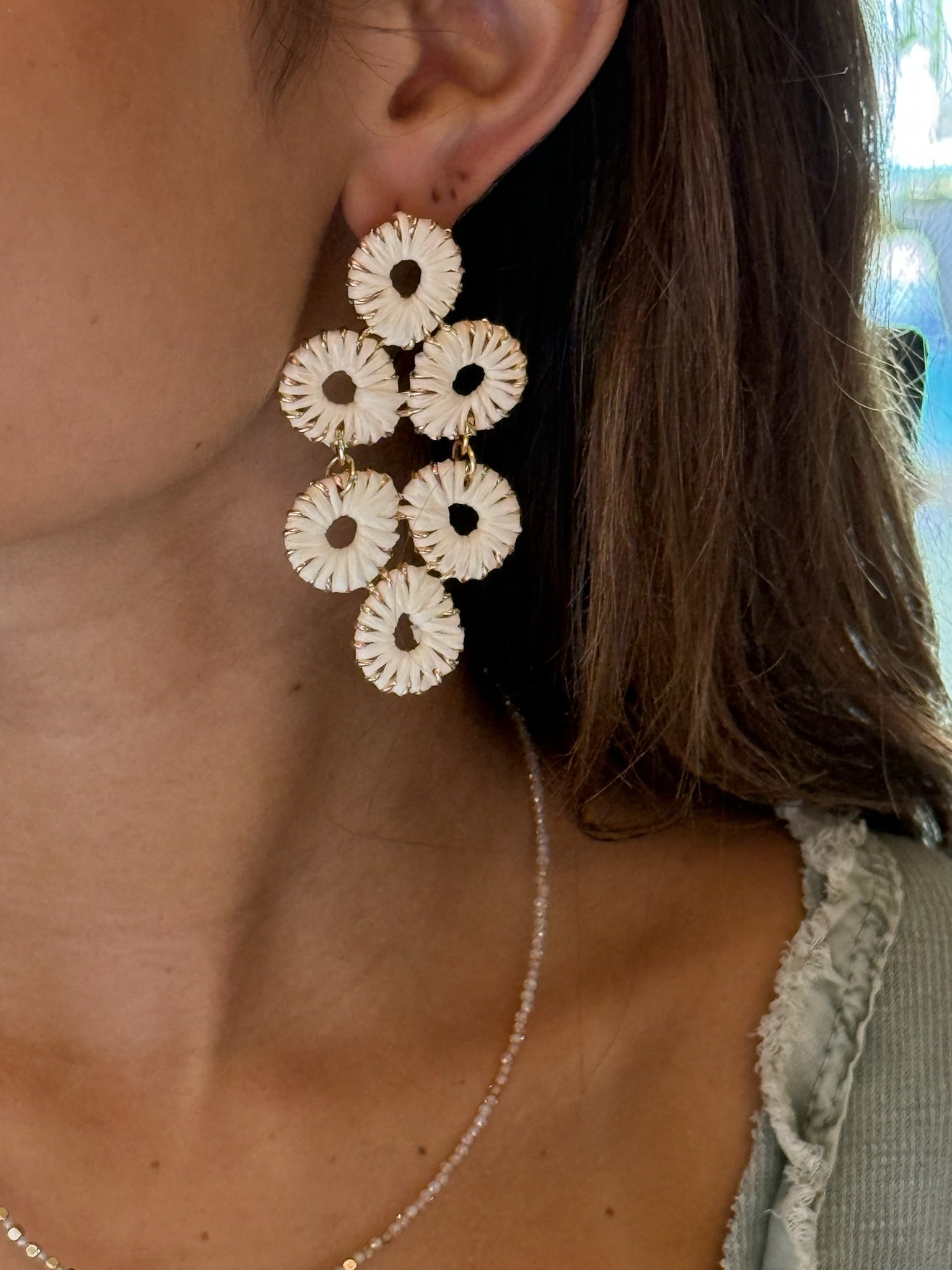 Dangling Beige Earrings 