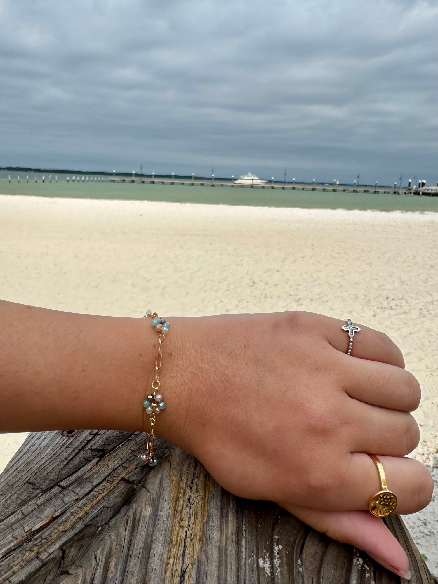 A gold-plated bracelet with multicolored daisy-shaped clusters
