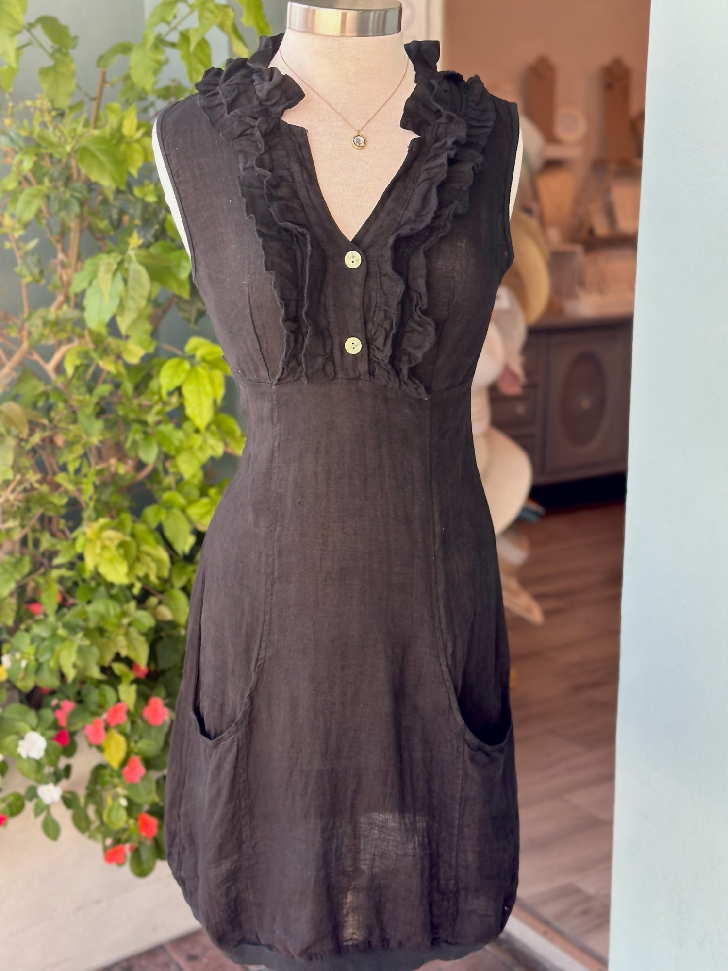 black sleeveless tunic dress
