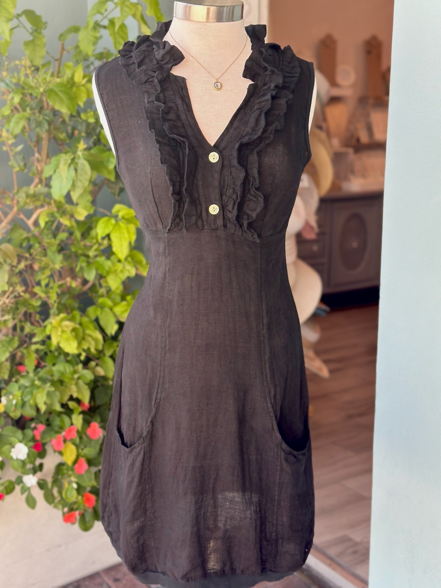 black sleeveless tunic dress