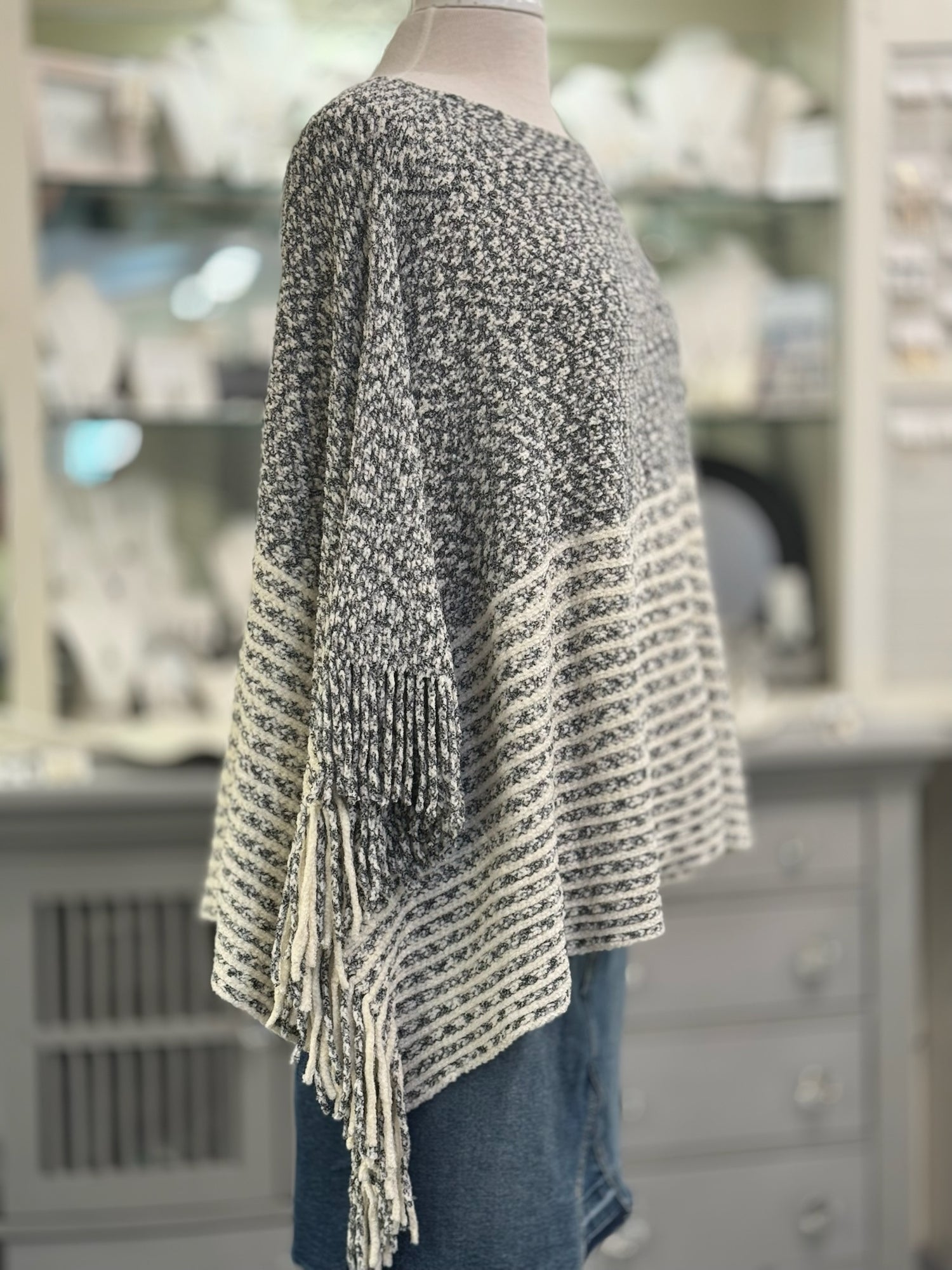 Paloma Poncho in Black