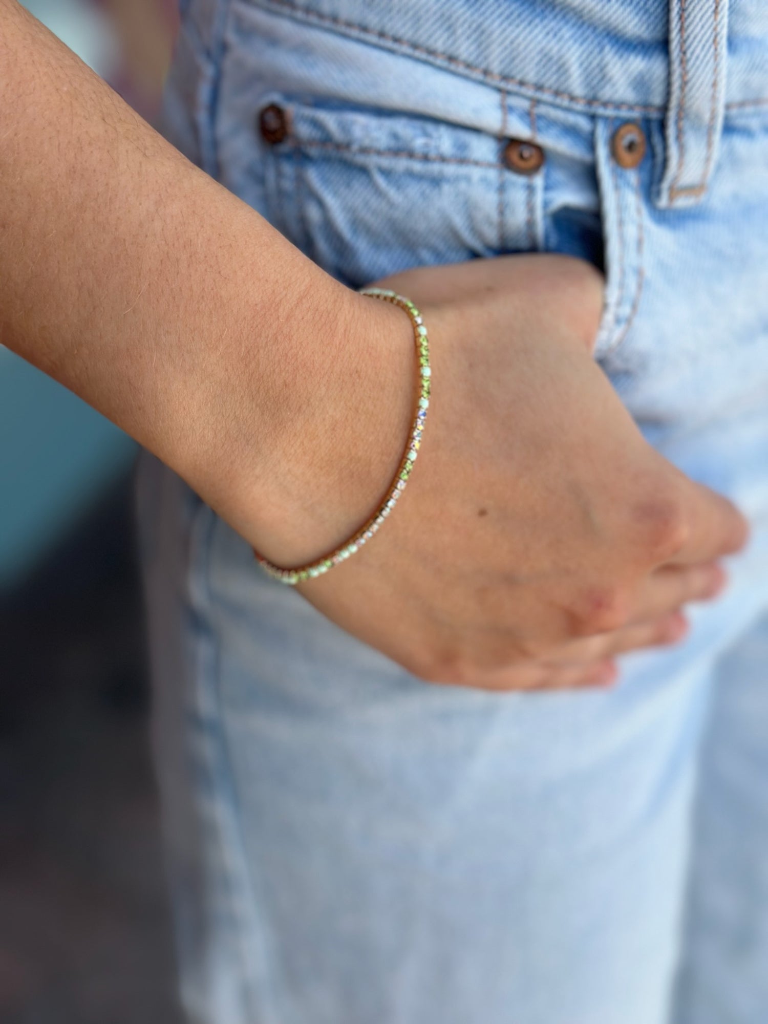 Sparkly bracelet with multicolor gems 
