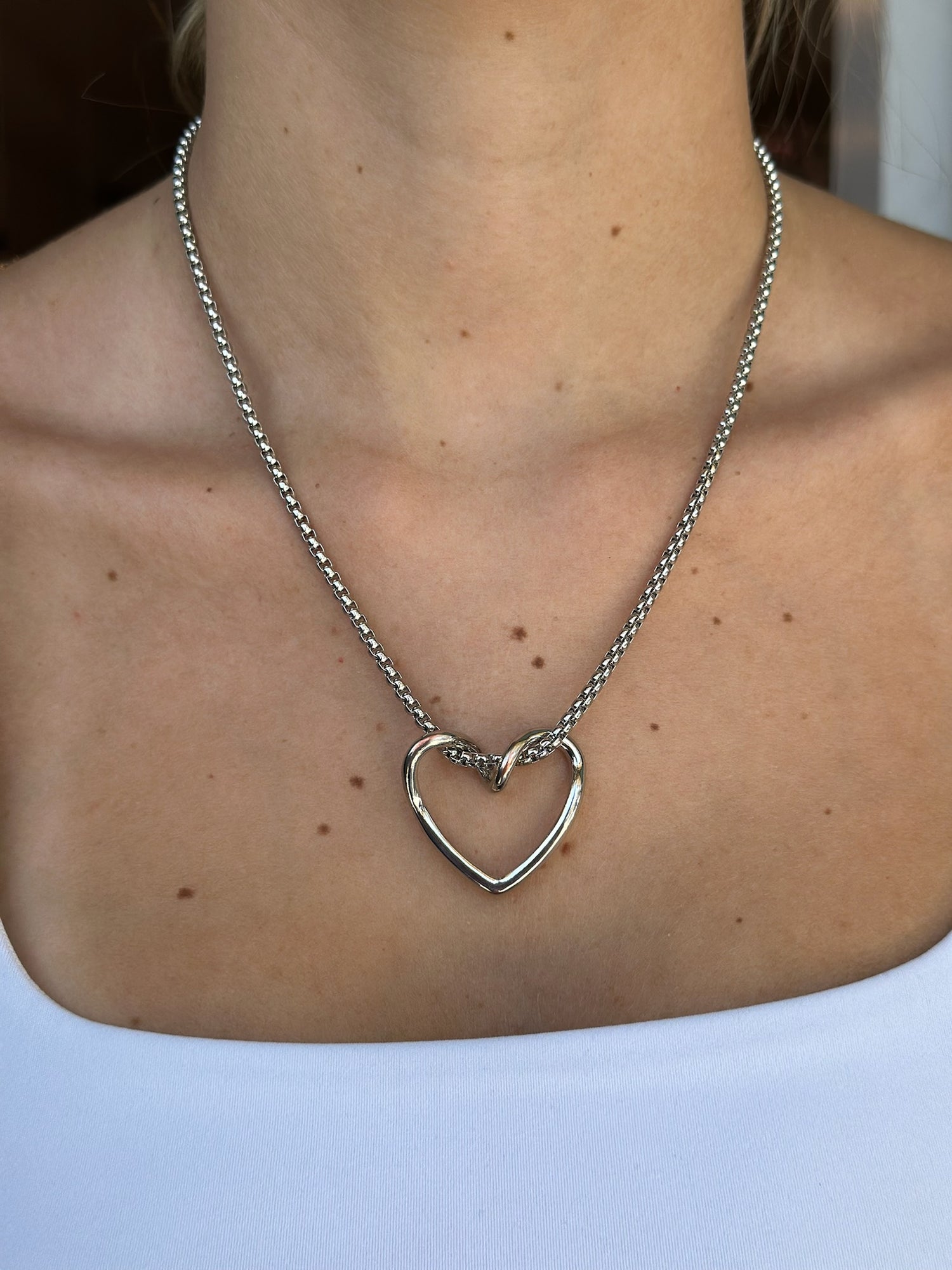 Lila Heart Necklace in Silver