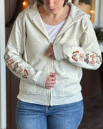 Zip up and thumb hole feature of hoodie