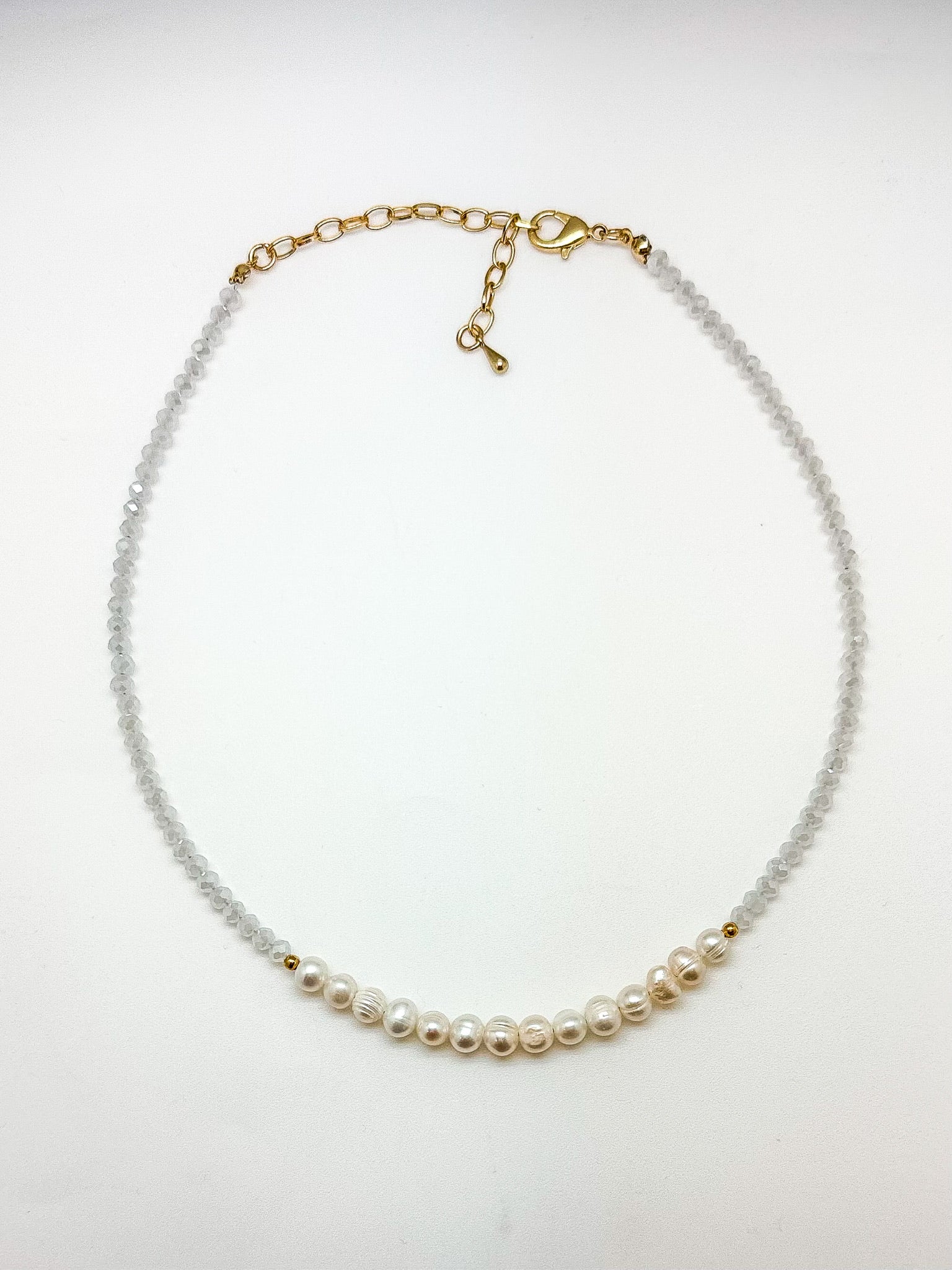 Hosanna necklace in white 