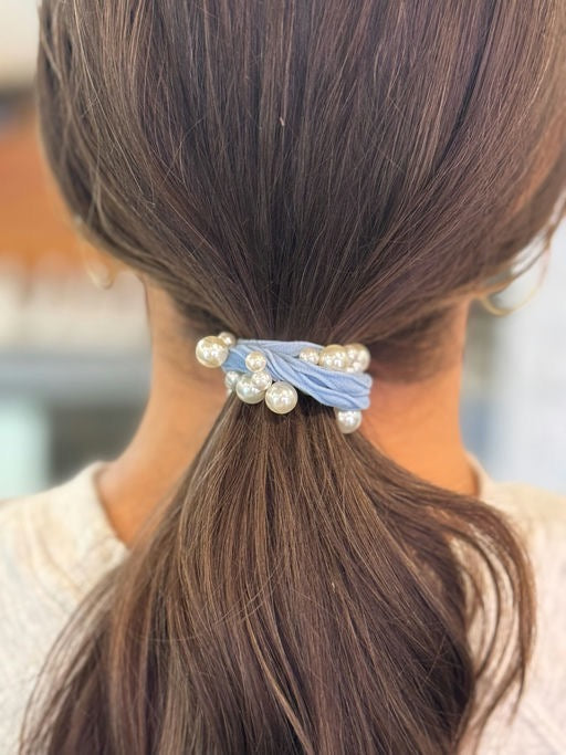 Pearl Scrunchy in Blue