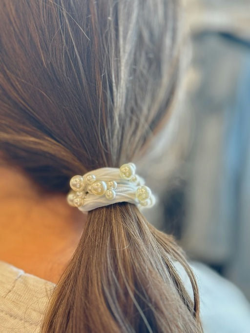 Pearl Scrunchy in Light Blue