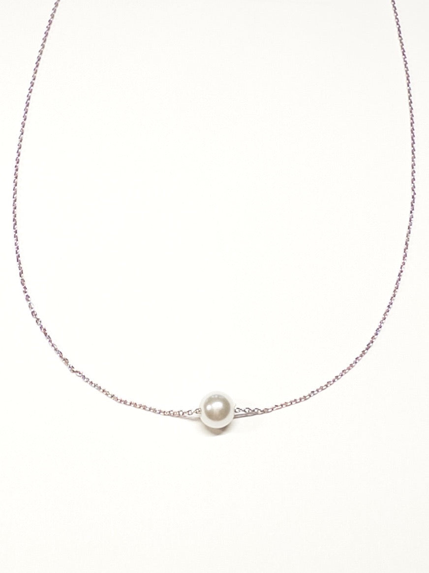 Seema Pearl Necklace in silver from Ardor Boutique. Simple single pearl on small silver chain.