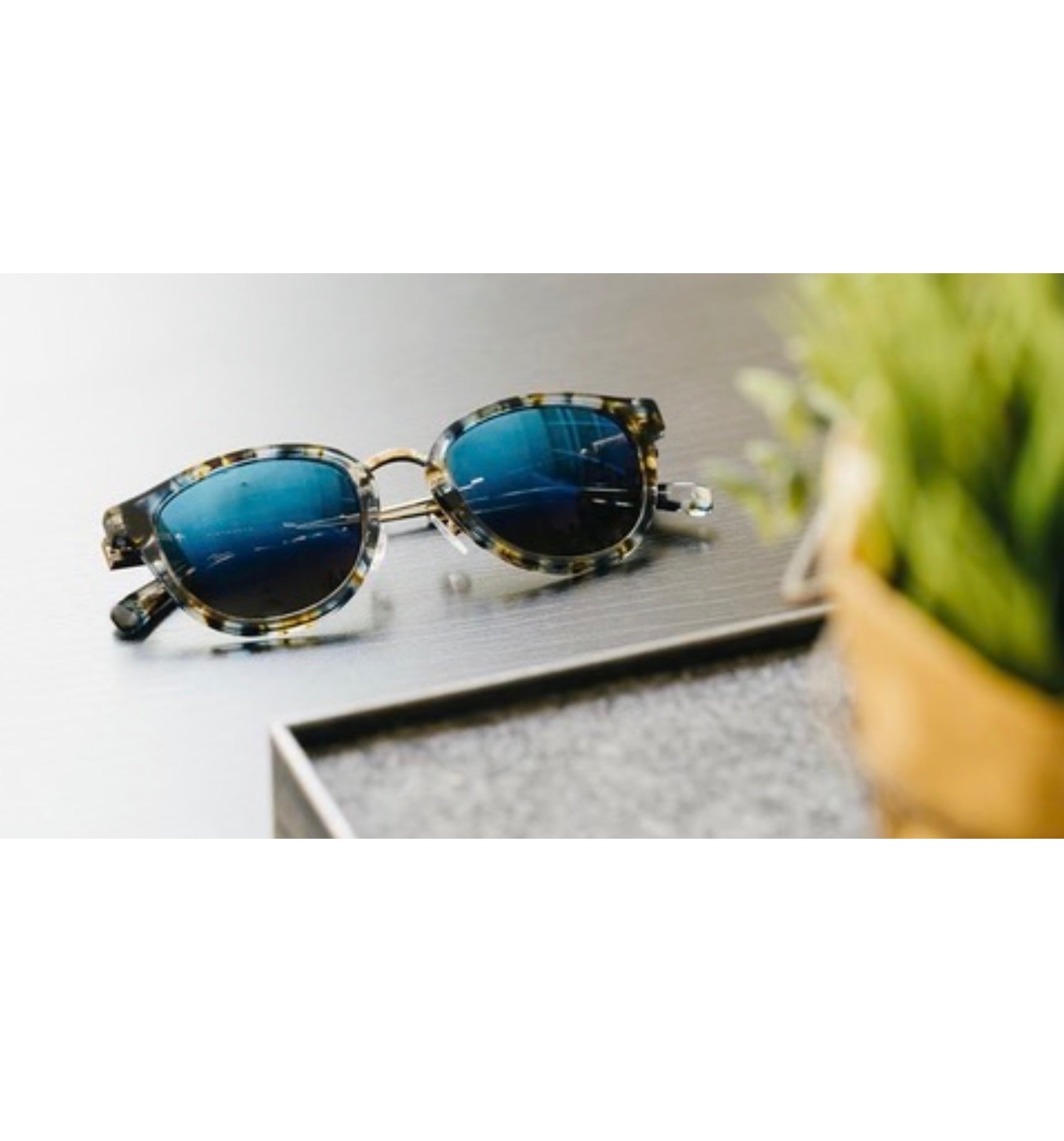 Shwood Ainsworth Blue Nebula Gold Flash Polarized