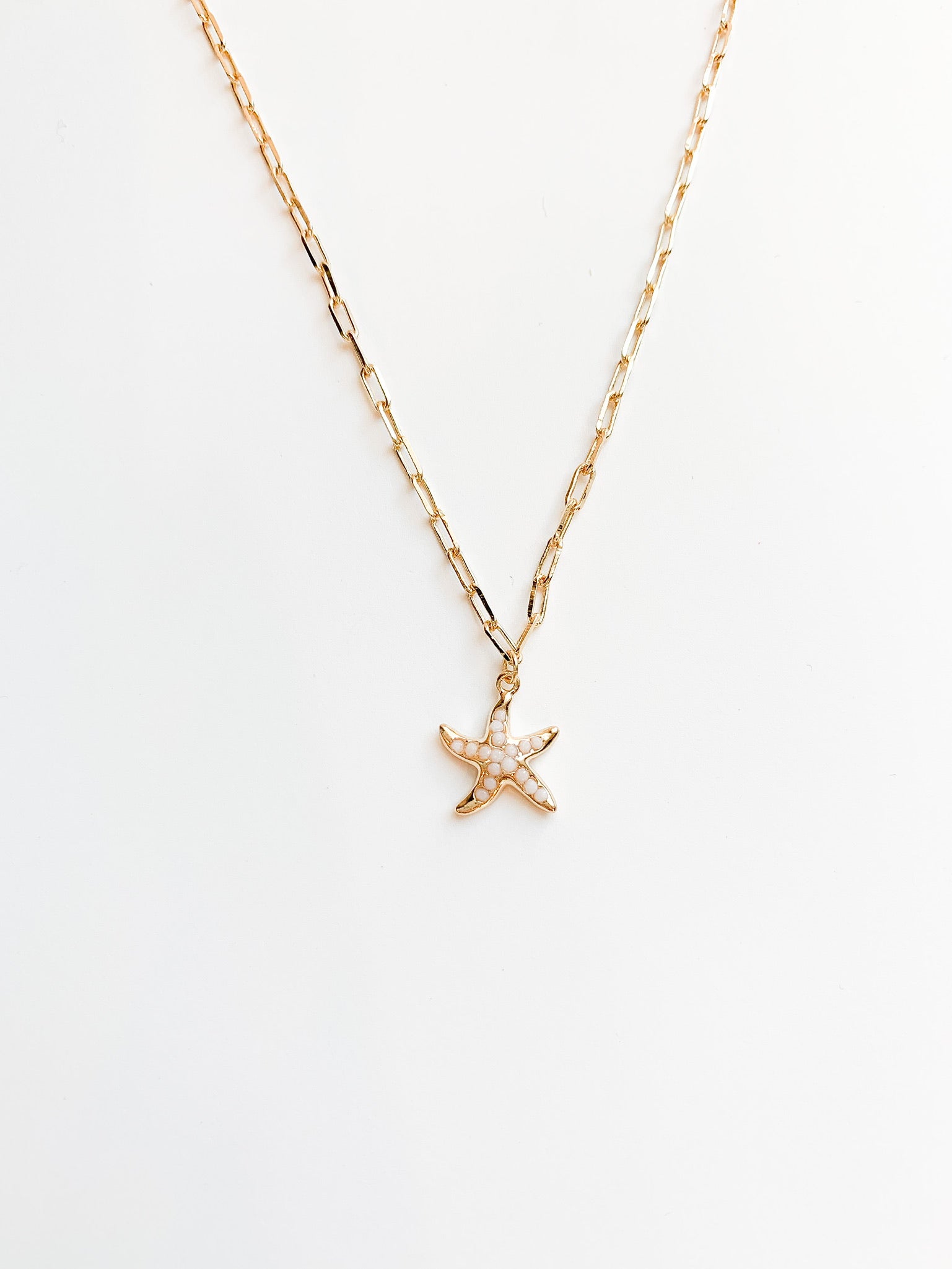 Jordan simple starfish necklace in white with gold
