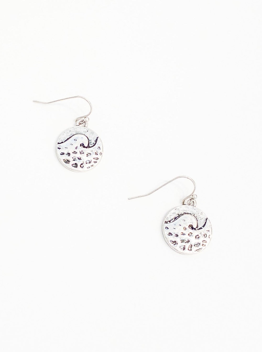 Silver wave engraved dangly earrings. Nickel Free. Length : 1 1/4"