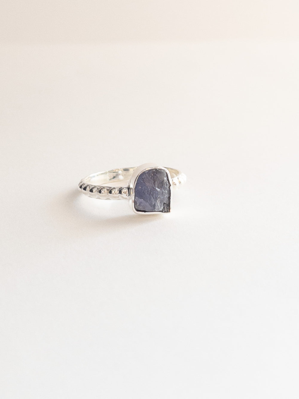 Tranquility Rough Tanzanite nh Ring