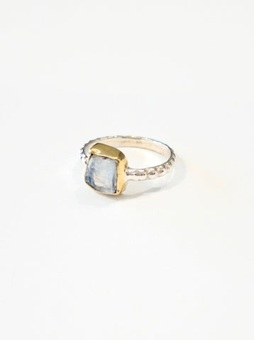 Lily Rough Moonstone nh Ring